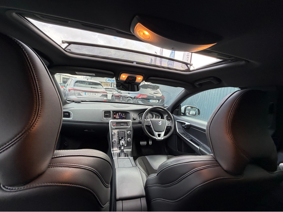 2017 Volvo V60 - image 48