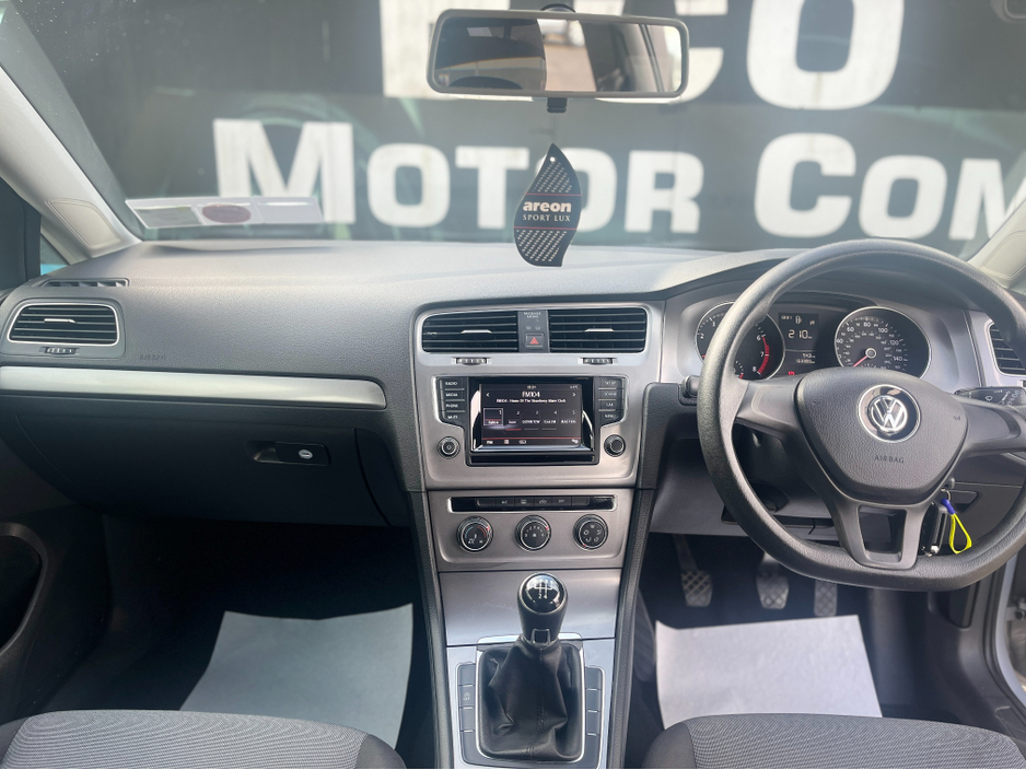 2013 Volkswagen Golf - image 8