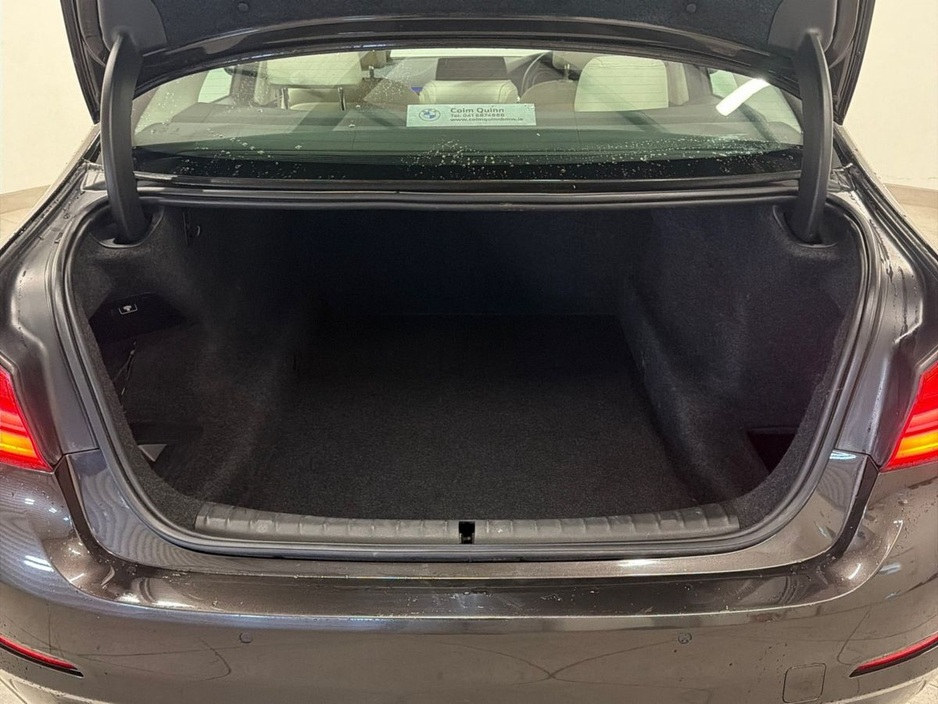 2017 BMW 5 Series - image 13
