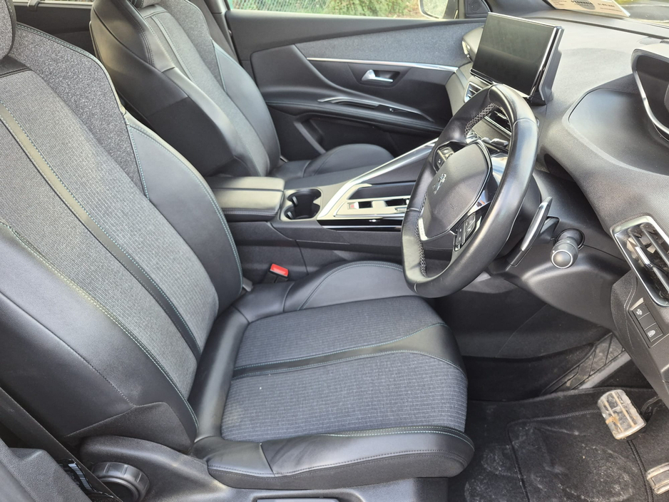 2023 Peugeot 5008  €29,999