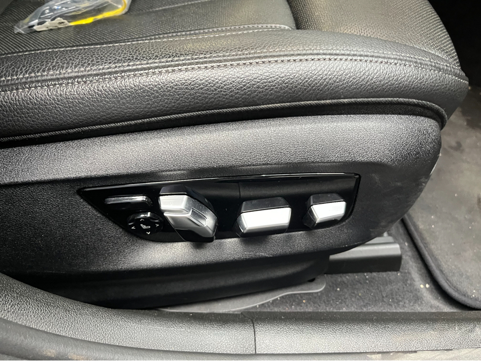 2018 BMW 5 Series - image 13