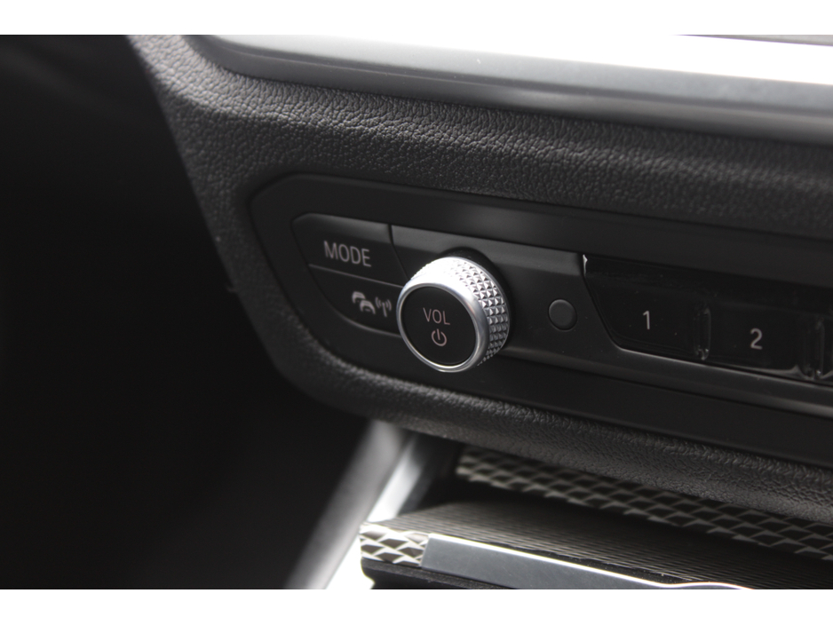 2020 BMW 3 Series - image 16