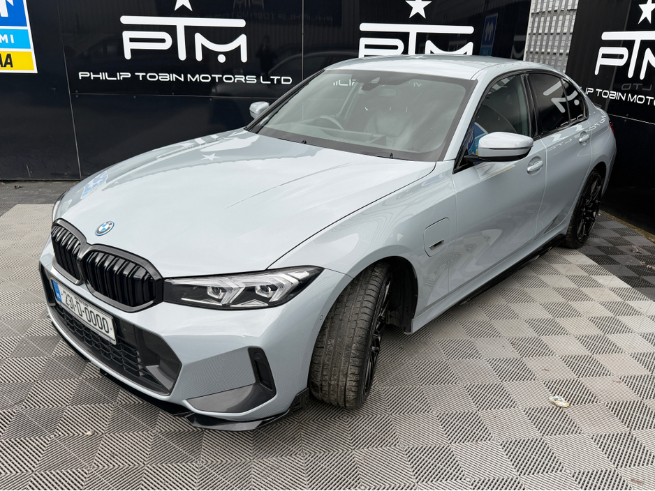 2023 BMW 3 Series - image 5