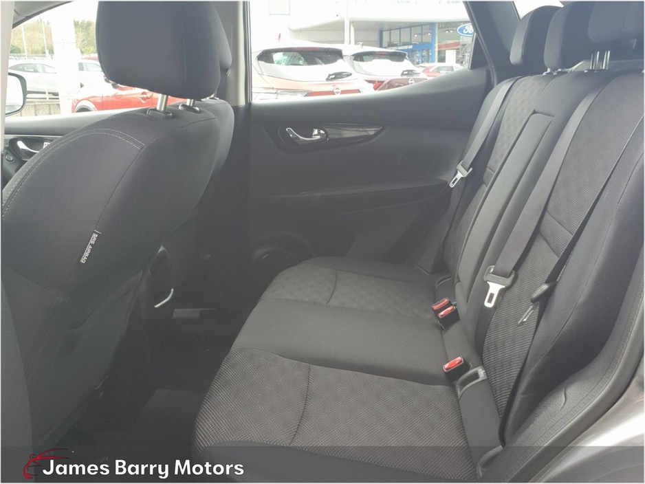 2015 Nissan Qashqai - image 12