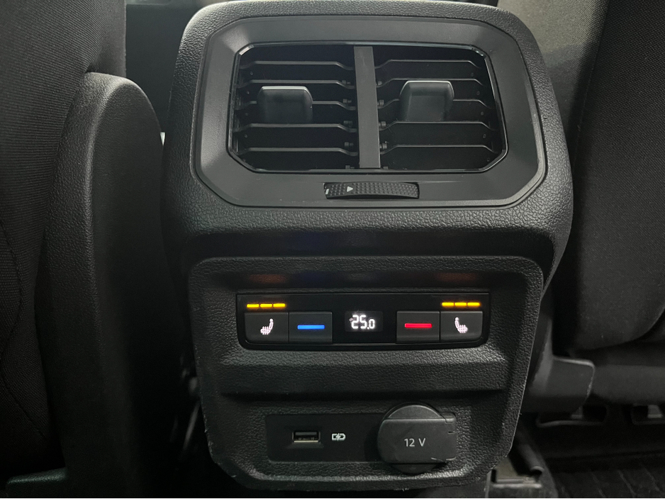 2018 Volkswagen Tiguan €24950! 2018 VOLKSWAGEN TIGUAN TDI 4 MOTION  2.0 AUTOMATIC / CRUISE CONTROL / REVERSE CAMERA / HEATED FRONT & REAR SEATS / PADDLE SHIFTERS €24,950