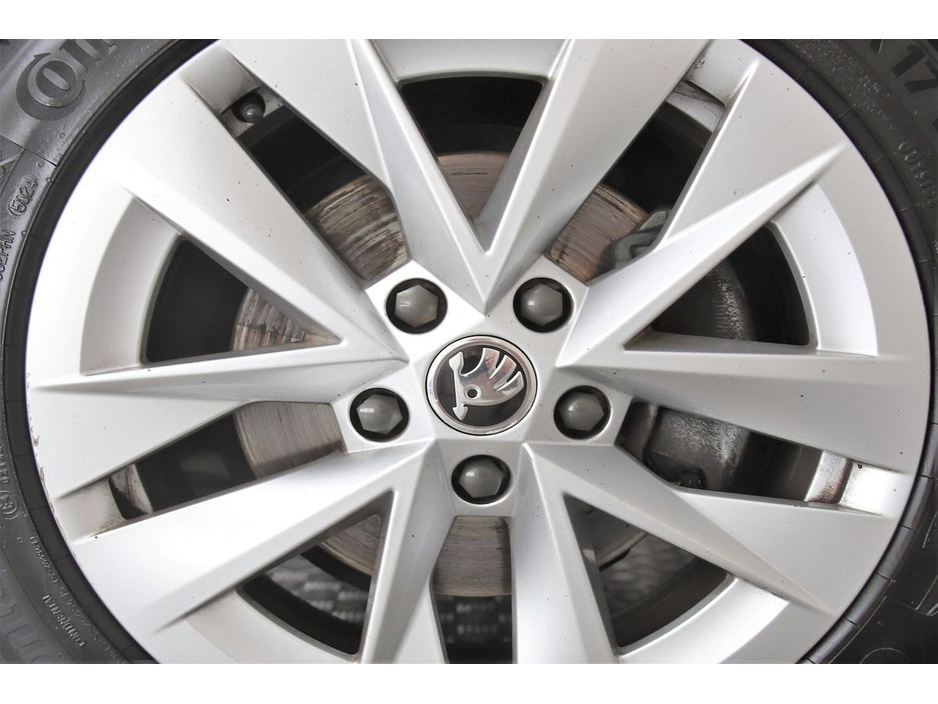 2023 Skoda Octavia 1.0TSI AMBITION 110BHP 6SPD €25,890