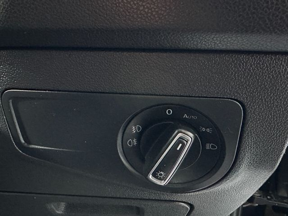 2020 Volkswagen Tiguan - image 25