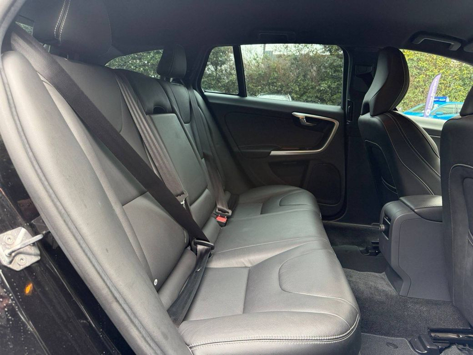 2017 Volvo V60 D4 CLASSIC 2.0 D // SERVICE HISTORY // REVERSE CAMERA // DIGITAL CLUSTER €19,900