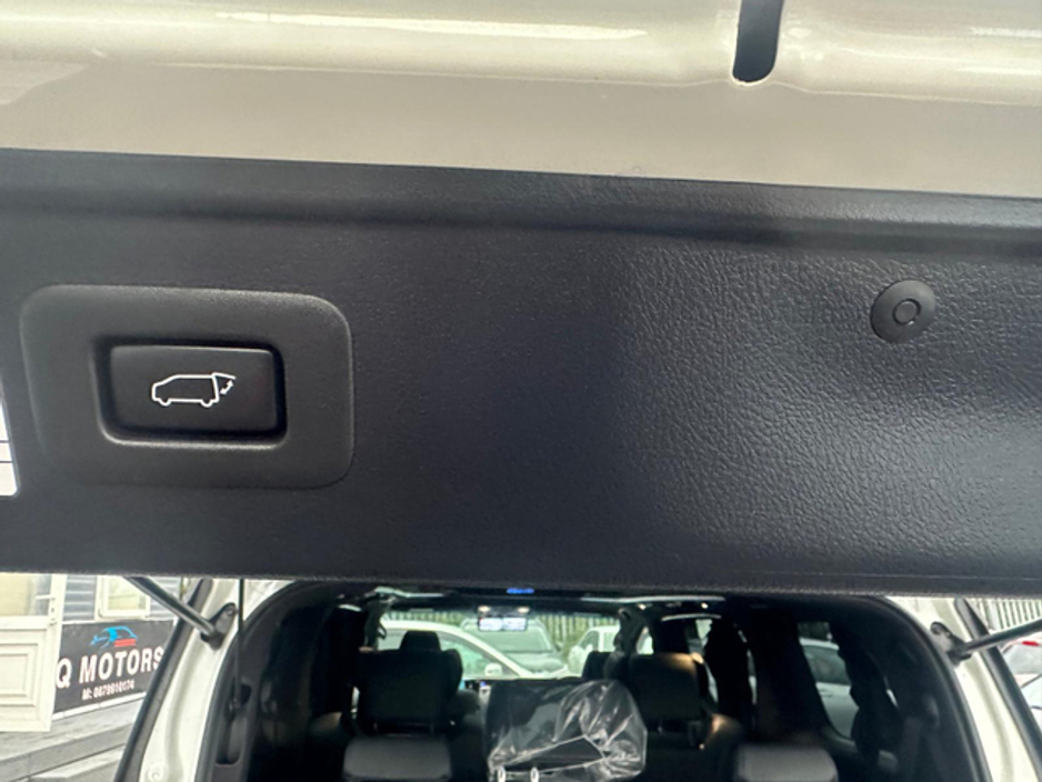 2015 Toyota Alphard - image 19