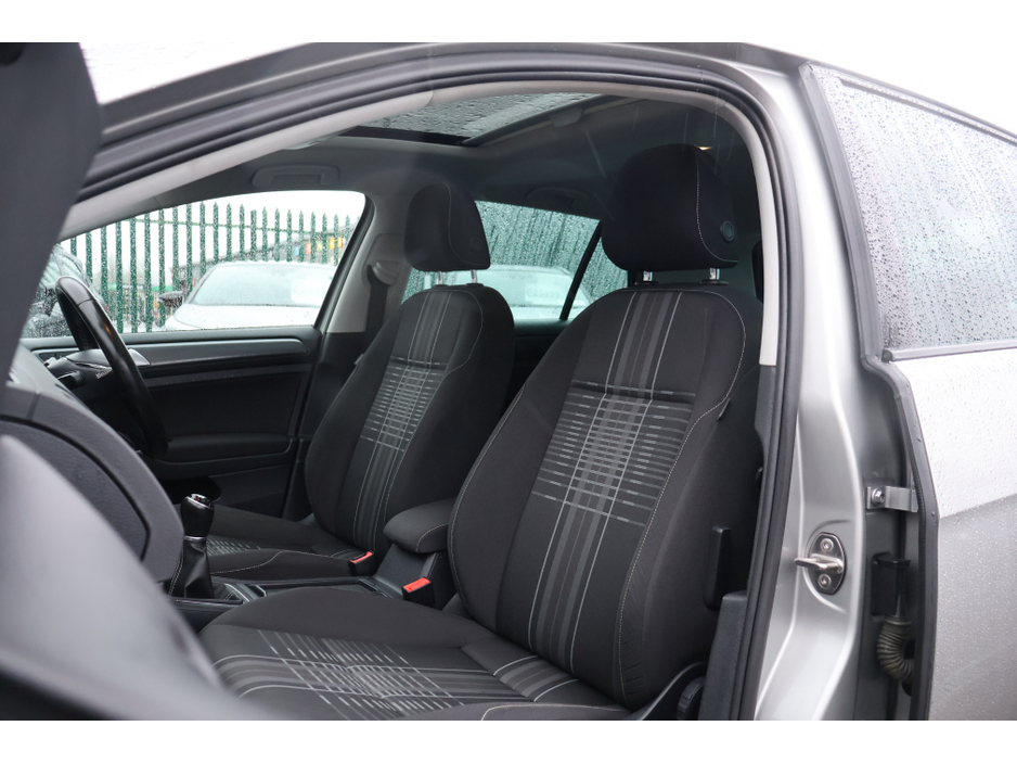 2016 Volkswagen Golf LOUNGE Low Mileage Huge Spec €13,995