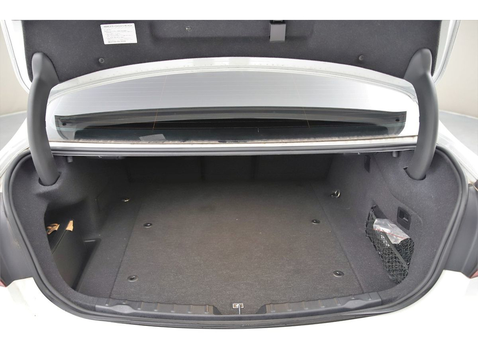 2017 BMW 3 Series - image 28