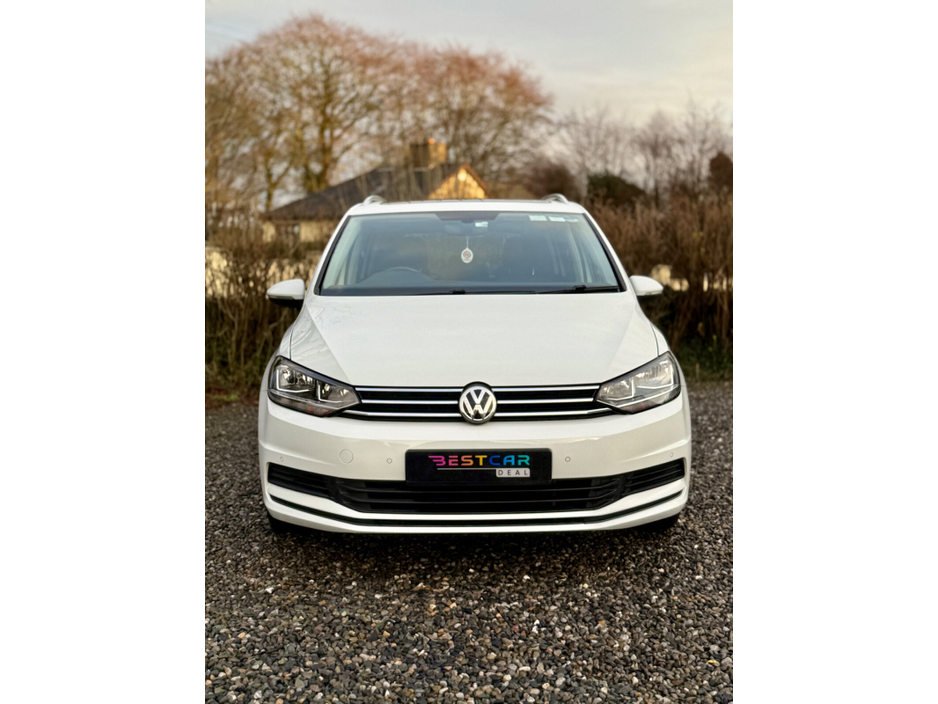 2018 Volkswagen Touran - image 3