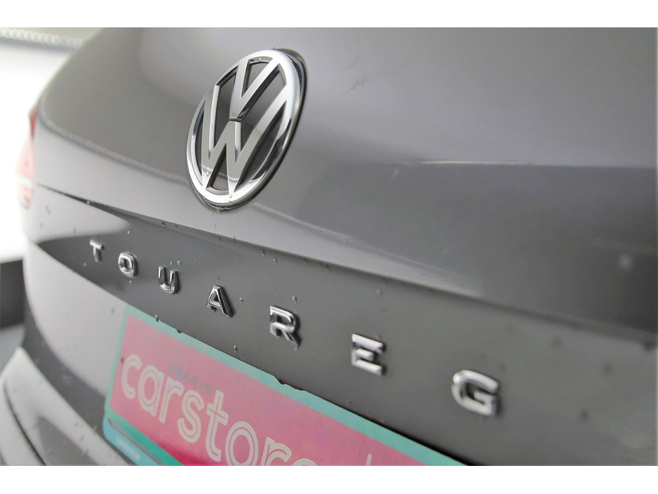 2019 Volkswagen Touareg - image 22