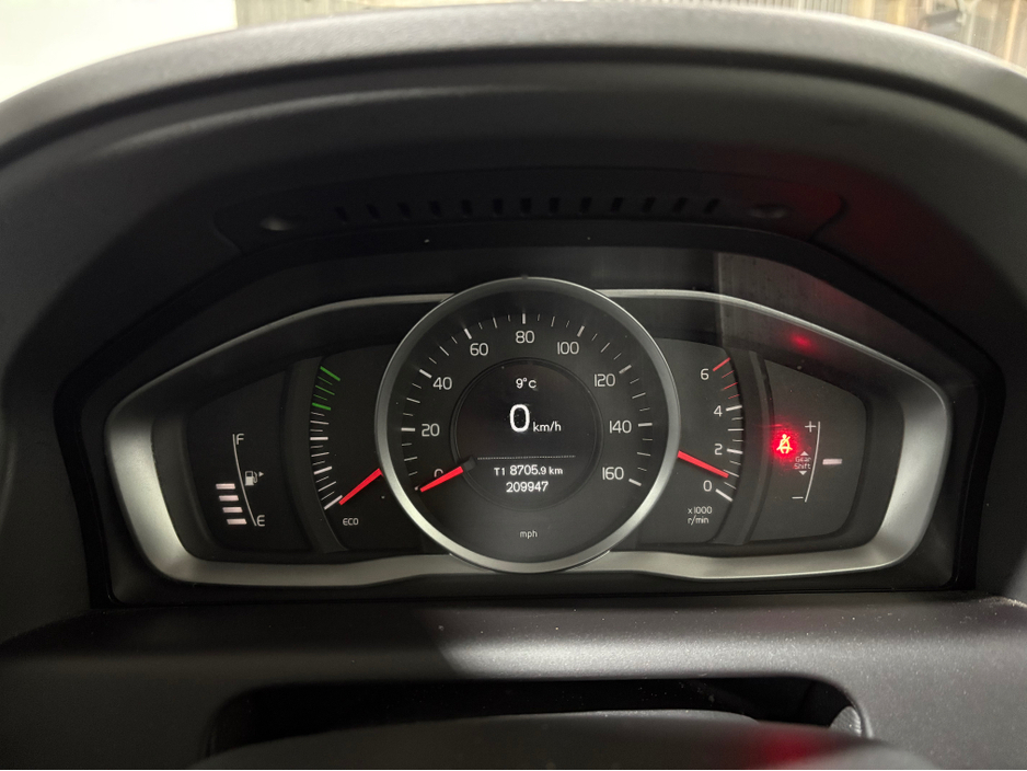 2017 Volvo XC60 SE NAV D4 2.0 TD B4 R-DESIGN MHEV 197BHP €15,950