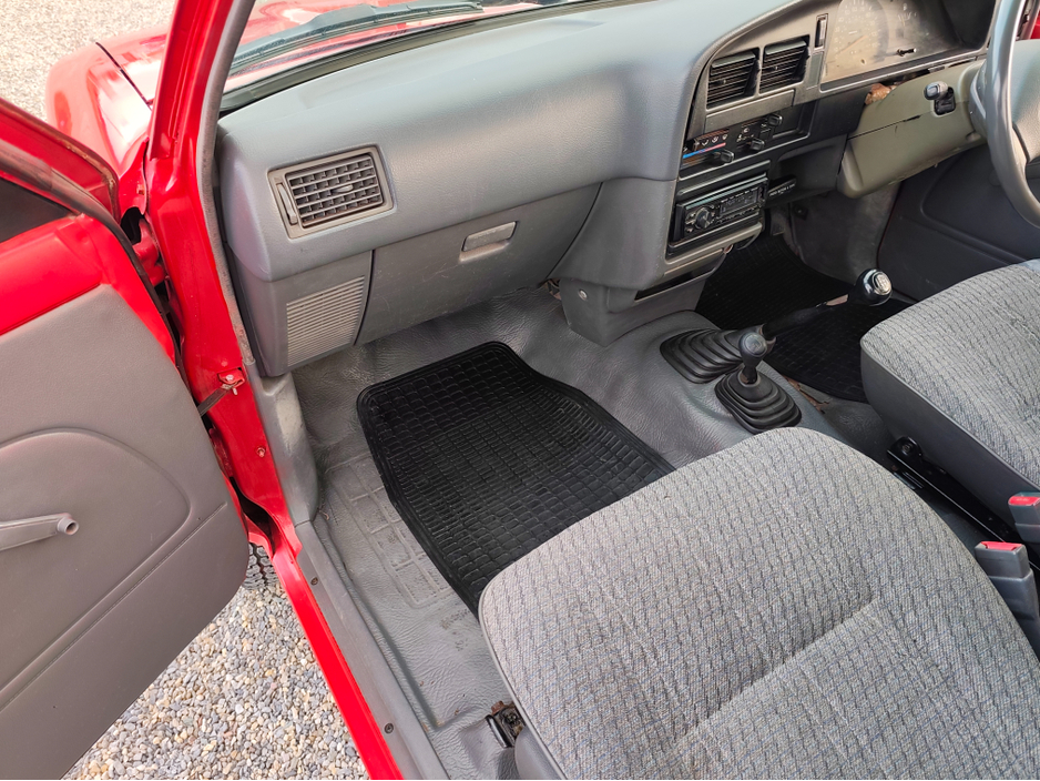1996 Toyota Hilux - image 10