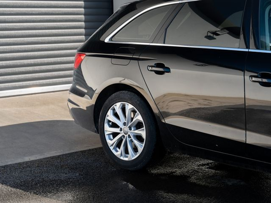 2020 Audi A4 - image 3