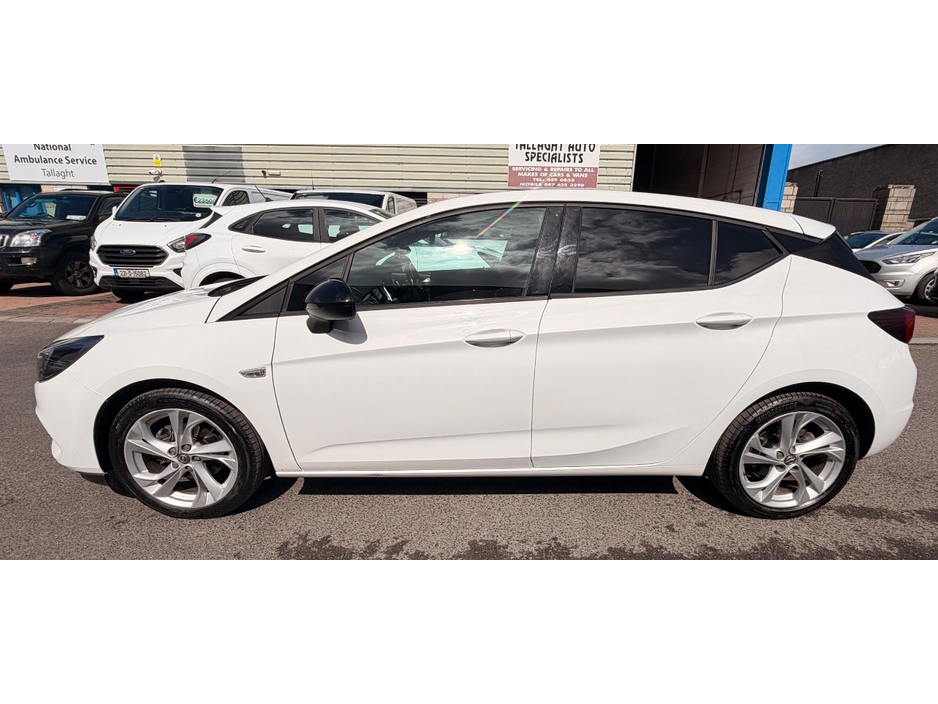 2021 Opel Astra - image 11