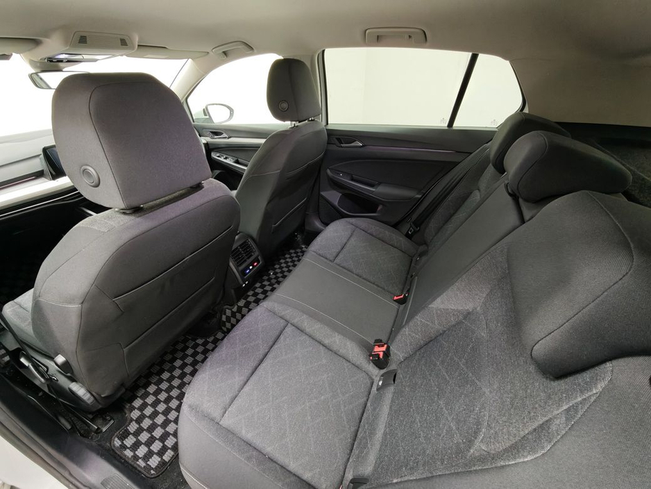 2021 Volkswagen Golf - image 6