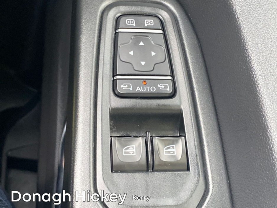 2022 Renault Trafic - image 19