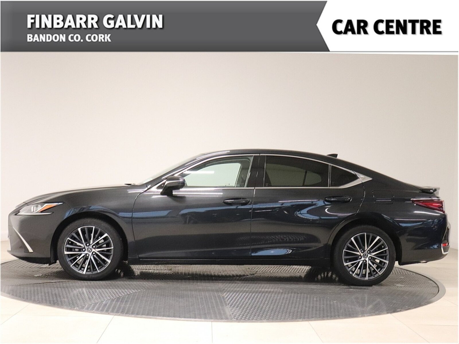 2023 Lexus ES 300 H - image 3