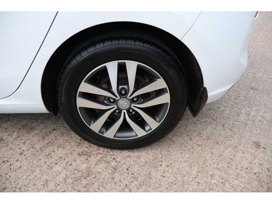 2017 Hyundai i30 DELUXE  Low Mileage €12,495