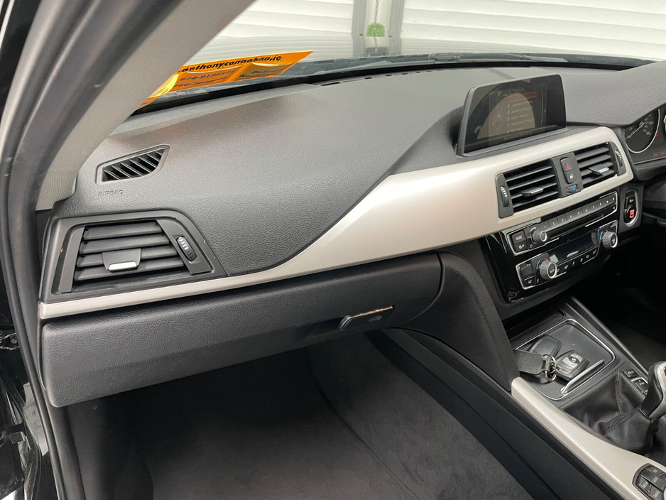 2017 BMW 3 Series - image 20