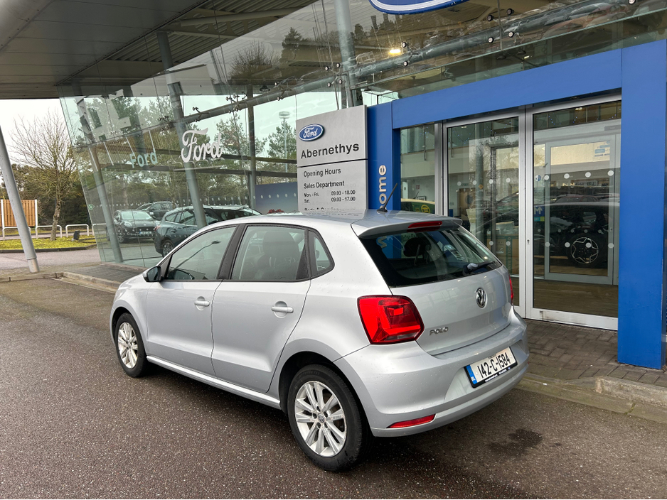 2014 Volkswagen Polo - image 2