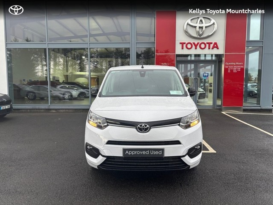 2024 Toyota Proace City - image 10