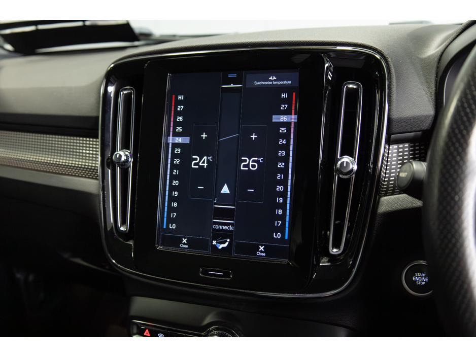 2020 Volvo XC40 - image 20