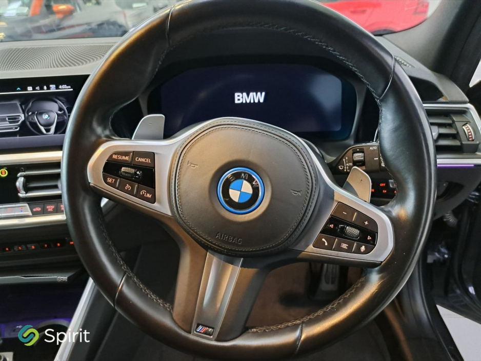2022 BMW 3 Series - image 23