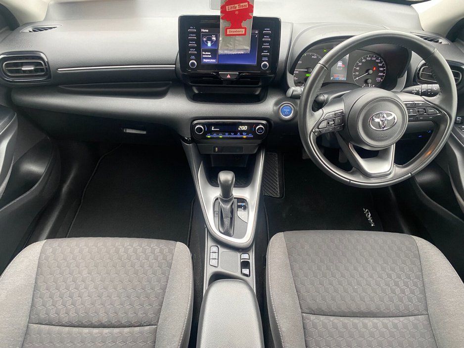 2024 Toyota Yaris - image 14