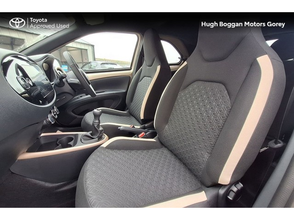 2025 Toyota Aygo X AYGO X DESIGN