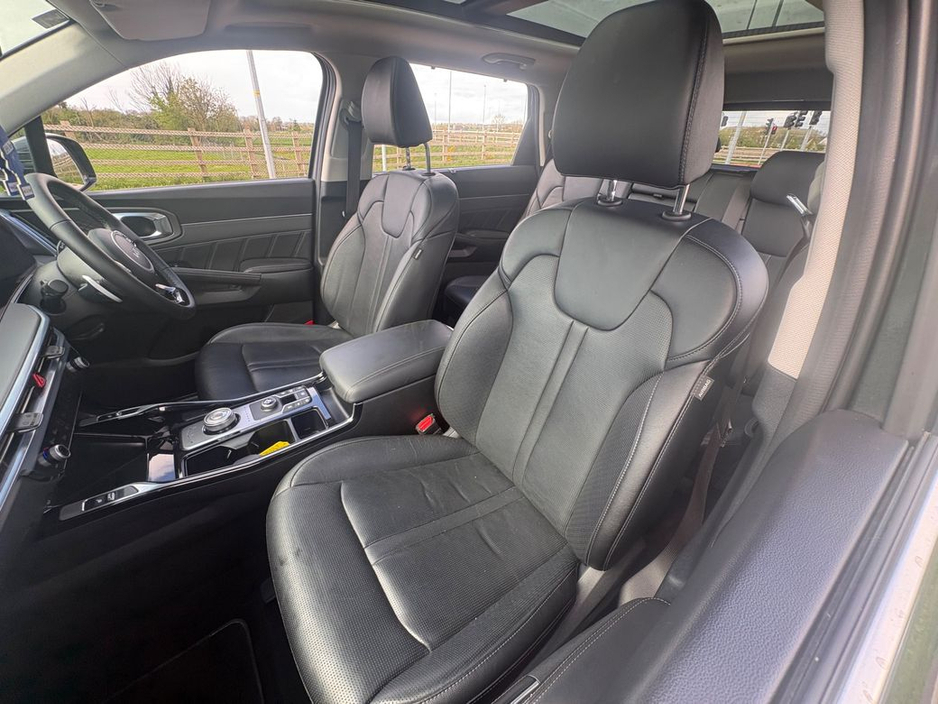 2025 Kia Sorento - image 7
