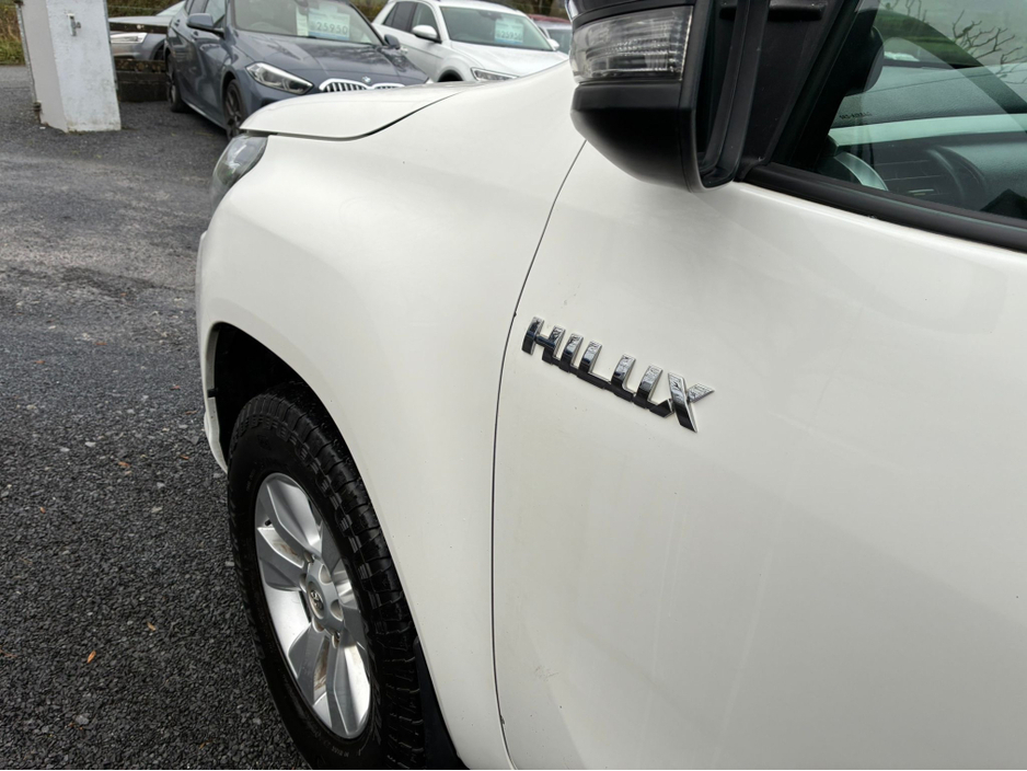 2020 Toyota Hilux - image 17