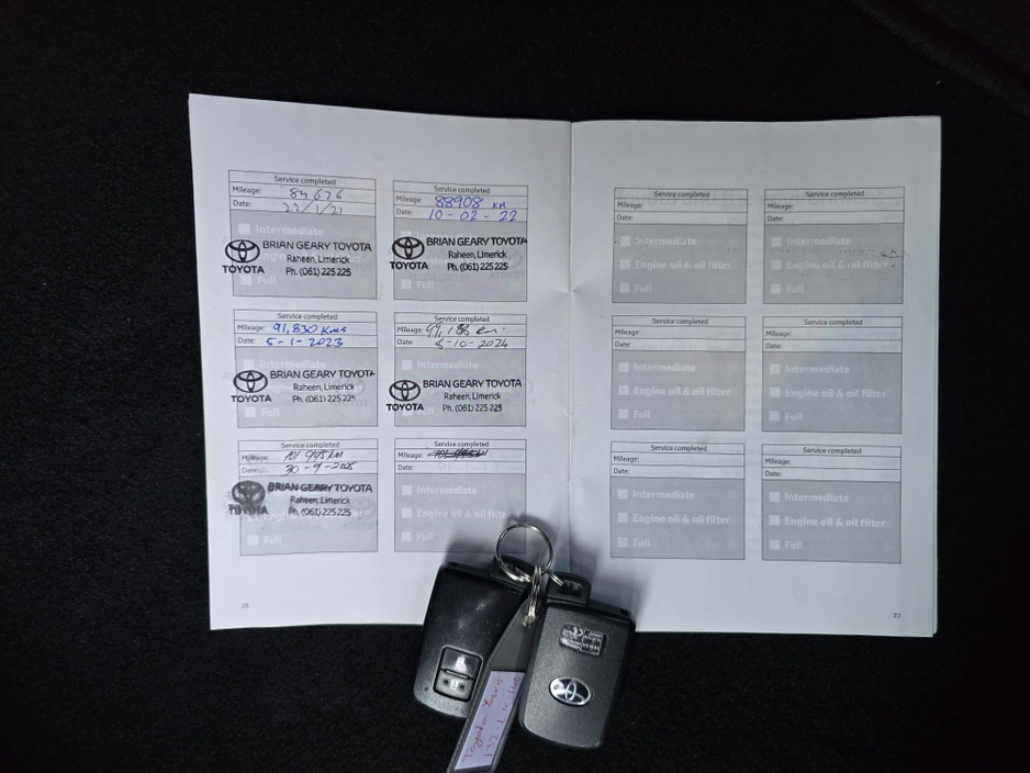 2013 Toyota Yaris - image 12