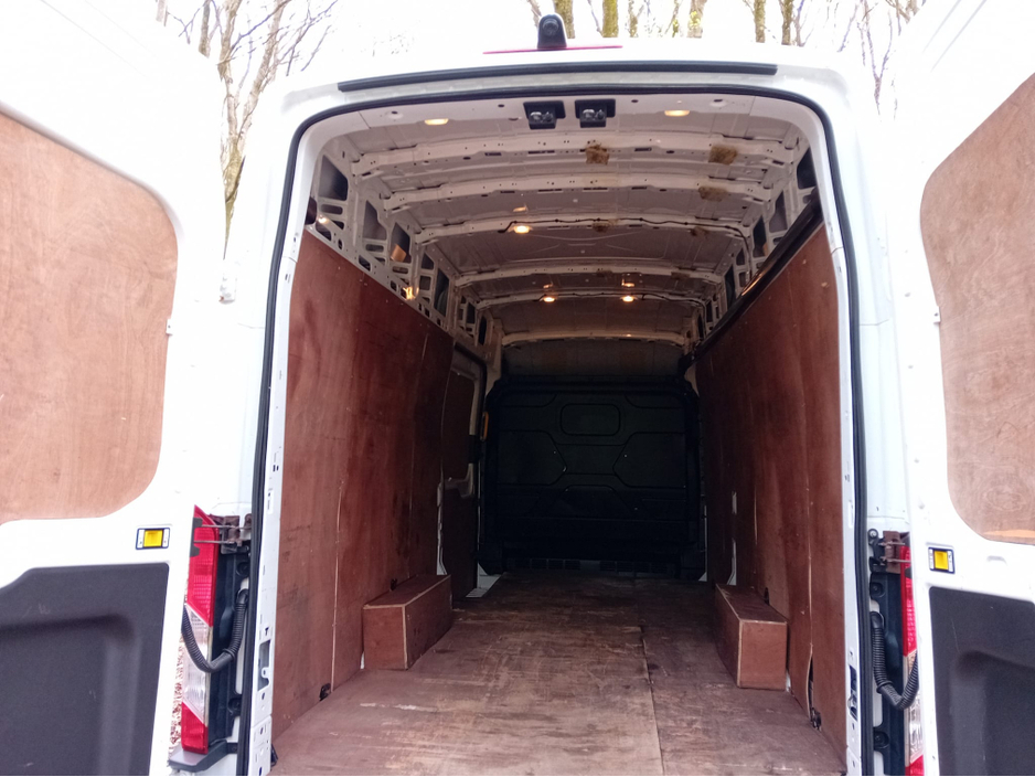 2019 Ford Transit - image 21