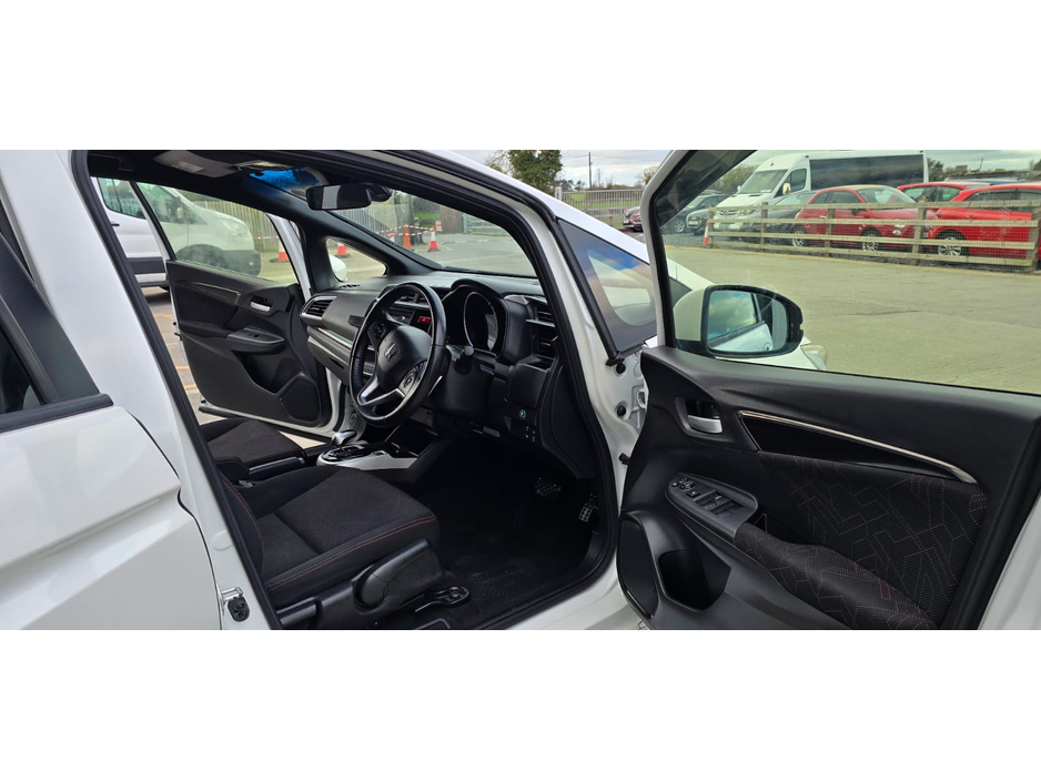 2015 Honda Fit - image 22