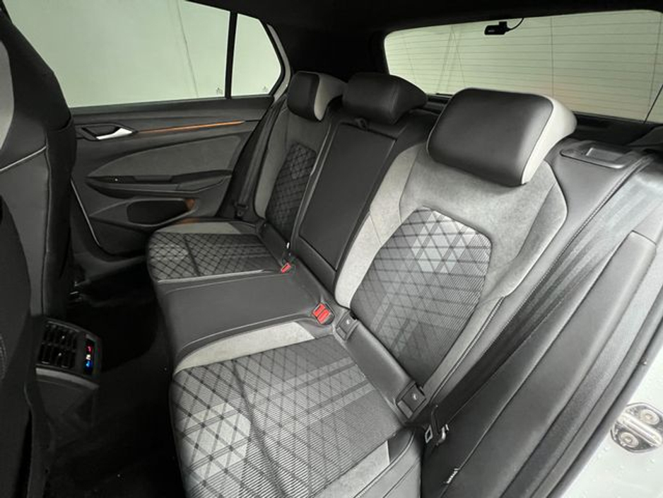 2023 Volkswagen Golf - image 4