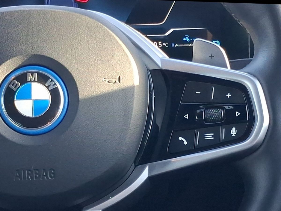 2025 BMW 3 Series - image 17