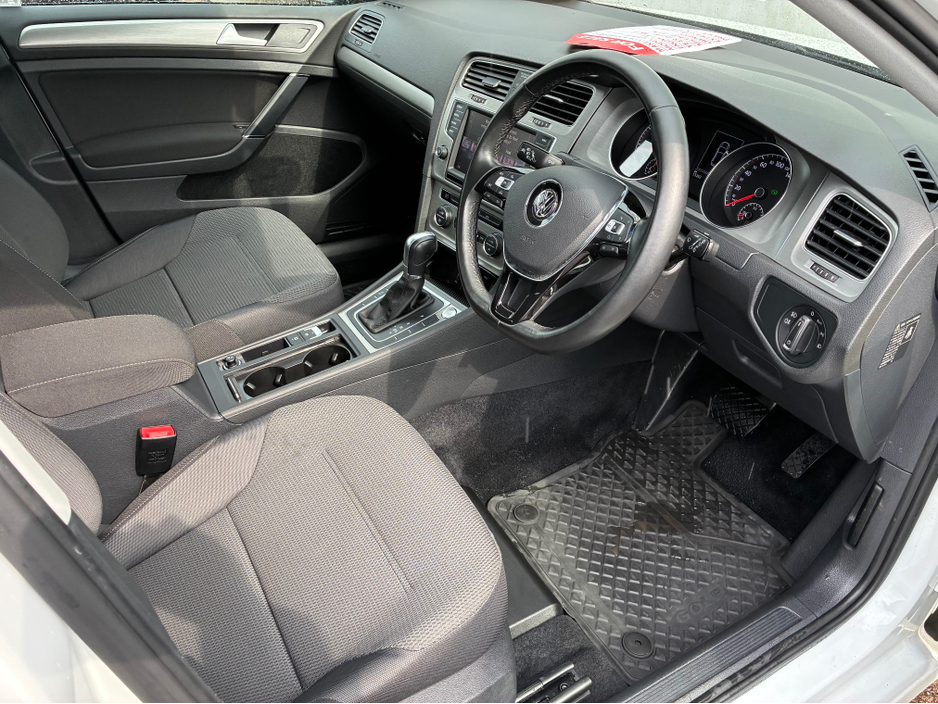 2015 Volkswagen Golf - image 13