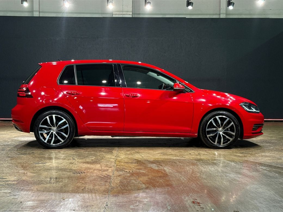 2018 Volkswagen Golf - image 2