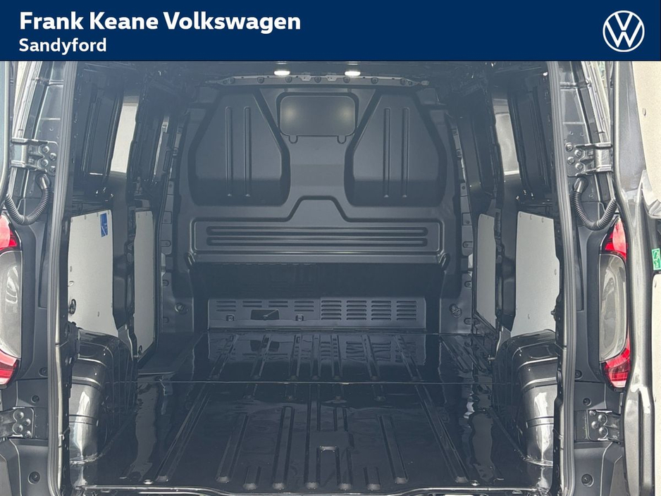 2025 Volkswagen Transporter - image 6