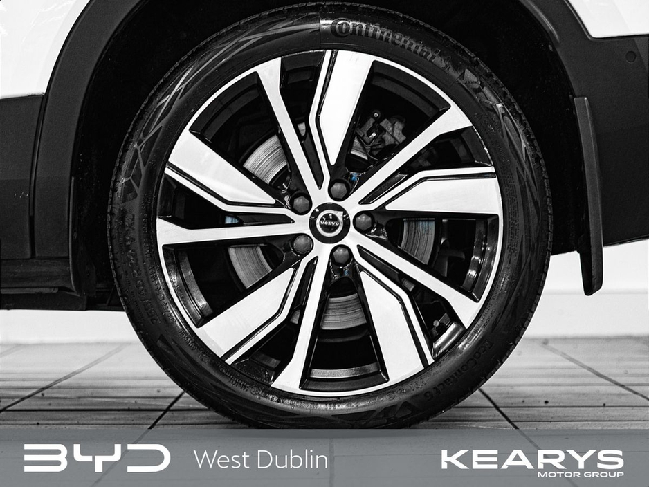 2022 Volvo XC40 - image 23