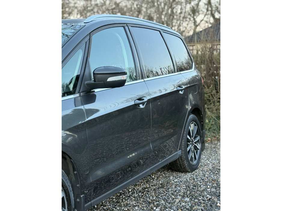 2021 Ford Galaxy - image 5