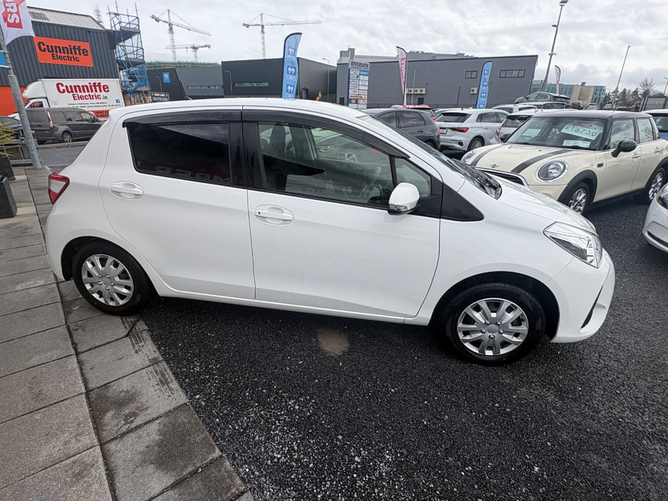 2017 Toyota Yaris - image 12