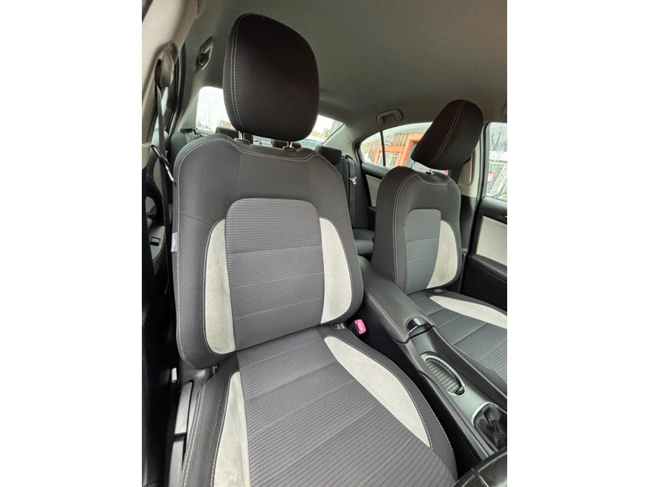 2017 Toyota Avensis 1.6 D-4D Luna Navi Saloon €10,500