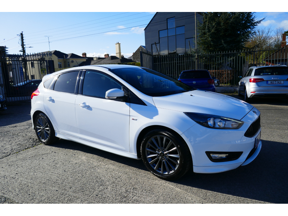 2018 Ford Focus - image 2