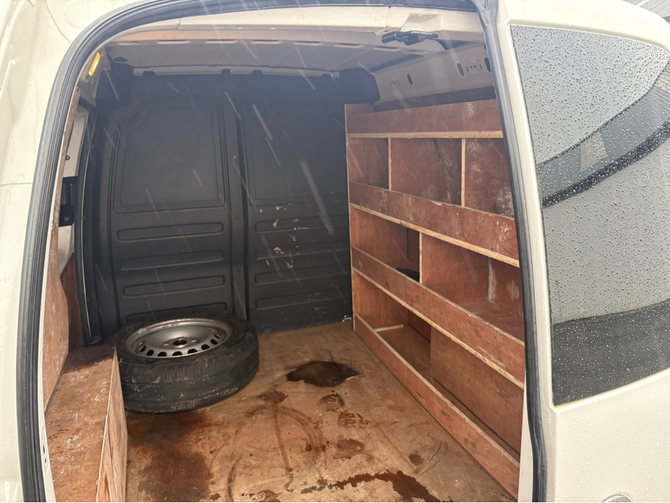 2019 Volkswagen Caddy - image 8