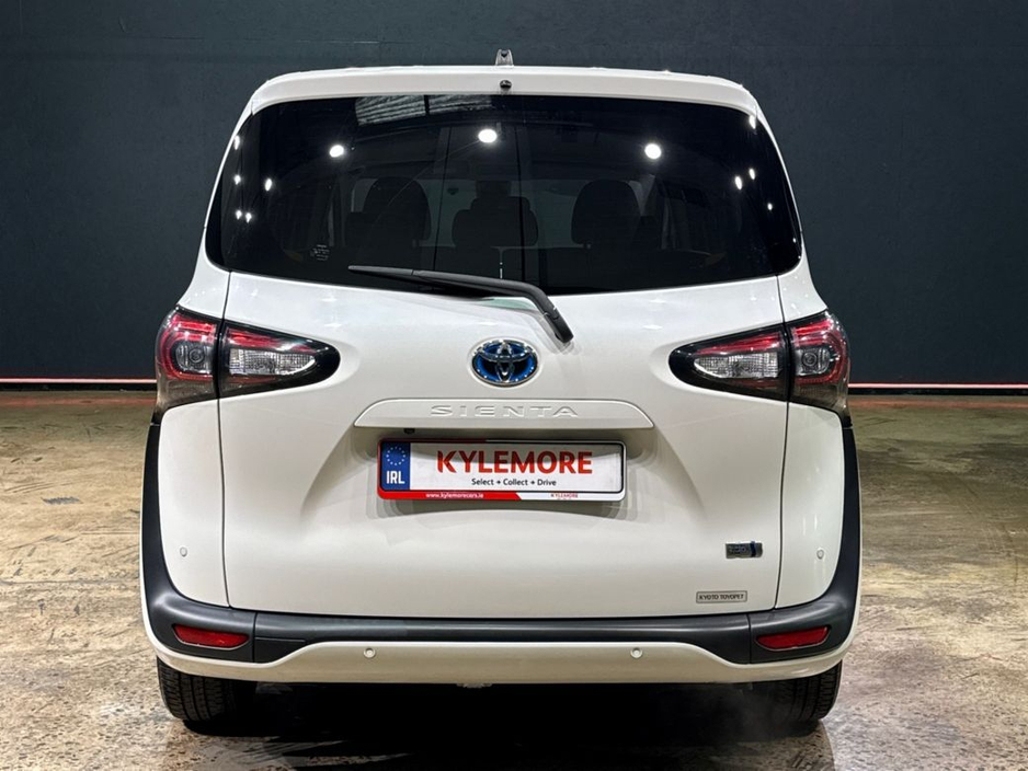 2020 Toyota Sienta - image 4