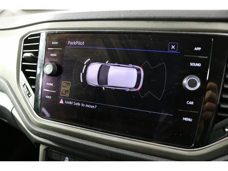 2020 Volkswagen T-Roc - image 14